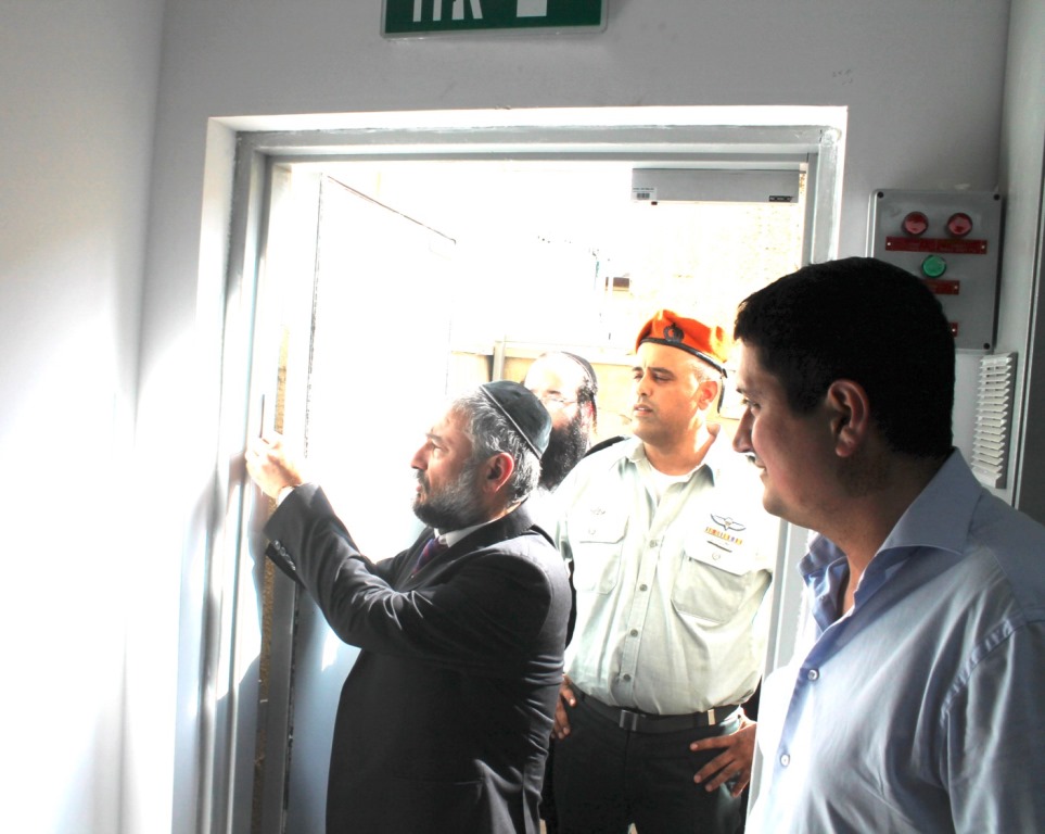 קביעת מזוז על ידי ראש העיר