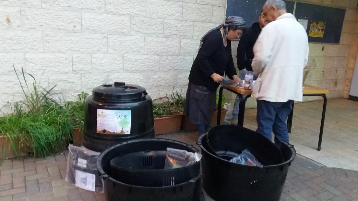 קונים קומפוסטר בזינמן