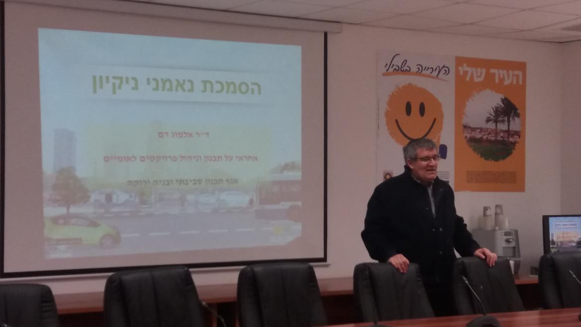 צבי וולקן מברך