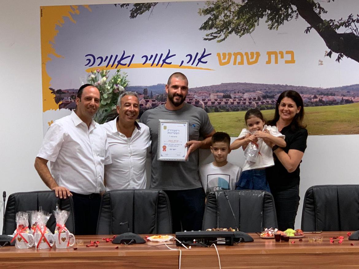 הרמת כוסית במנהל תפעול 
