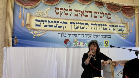 ראש העיר עליזה בלוך נושאת דברים.jpg
